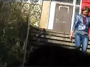 Ludzie noszą futrzan ...