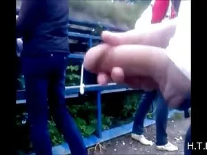 Pokazuje, ostre jeba ...